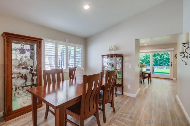 10970 Shy Bird Ln, San Diego CA: https://media.crmls.org/mediaz/dd682eb6-3985-46dd-a5b3-447f251405e4.jpg