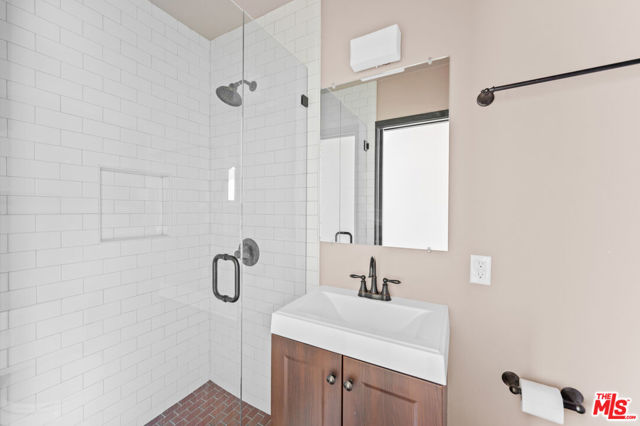 1915 Apex Avenue, Los Angeles CA: https://media.crmls.org/mediaz/dd68809b-70a6-475f-8b33-8de64166f2fd.jpg