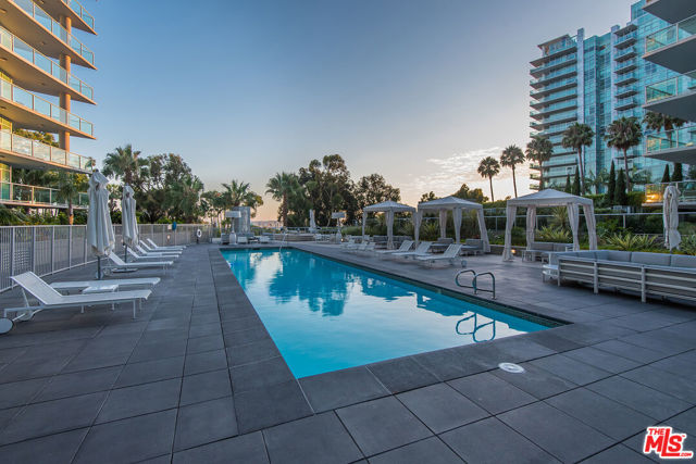 13600 Marina Pointe Drive, Marina del Rey CA: https://media.crmls.org/mediaz/dd694887-81e3-4032-9625-b17a6cc49f60.jpg