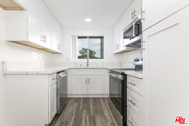 1102 W Calle Del Sol, Azusa CA: https://media.crmls.org/mediaz/dd694d6f-f883-4ca6-b8c6-f24502a8b714.jpg