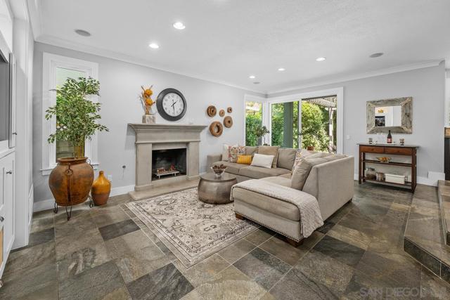 12516 Rougemont Pl, San Diego CA: https://media.crmls.org/mediaz/dd69678f-63d9-46ba-85ea-b000de6134d1.jpg
