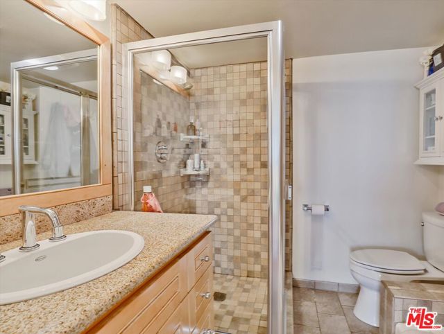 9950 Durant Drive, Beverly Hills CA: https://media.crmls.org/mediaz/dd6a160e-8c75-4e42-bbba-f4d95c1784f8.jpg