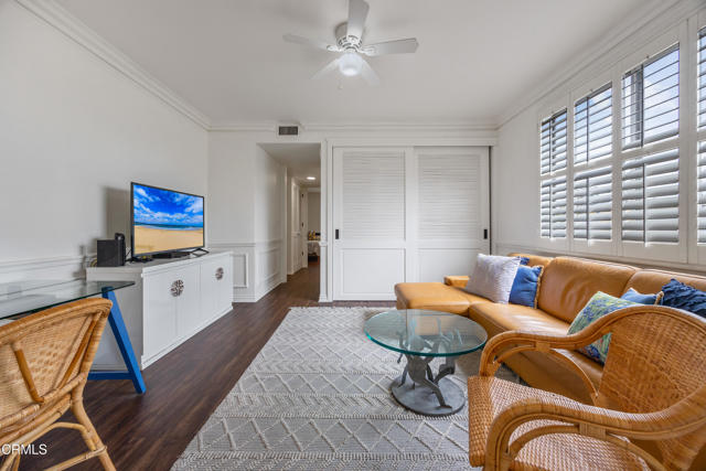380 S Orange Grove Boulevard, Pasadena CA: https://media.crmls.org/mediaz/dd6a3c81-9143-4e8d-9709-23a6cc7a59fd.jpg