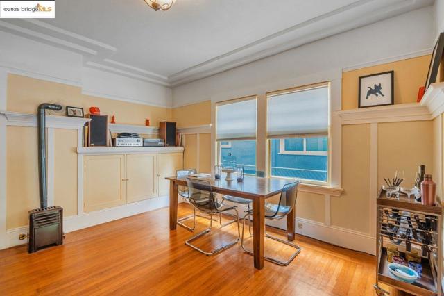 5537 Claremont Ave, Oakland CA: https://media.crmls.org/mediaz/dd6a845c-673b-4e01-b2b1-59556c0958a7.jpg