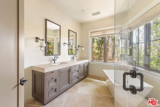 937 & 935 Las Lomas Avenue, Pacific Palisades CA: https://media.crmls.org/mediaz/dd6ab744-b0e0-4be3-b5d1-9d25856833e0.jpg