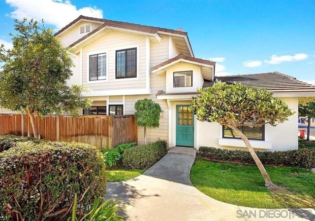 3949 Caminito Del Mar Surf, San Diego CA: https://media.crmls.org/mediaz/dd6b26b2-b937-417a-8b6e-f9e3c1bcb4c1.jpg