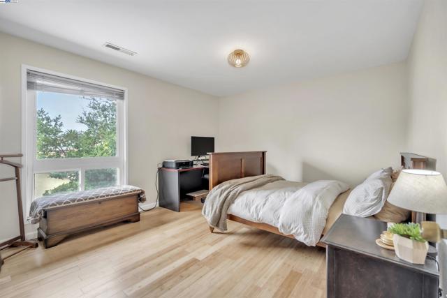 2380 Cabrillo Dr, Hayward CA: https://media.crmls.org/mediaz/dd6b3ec2-1846-4951-b0d2-2b84b555f312.jpg