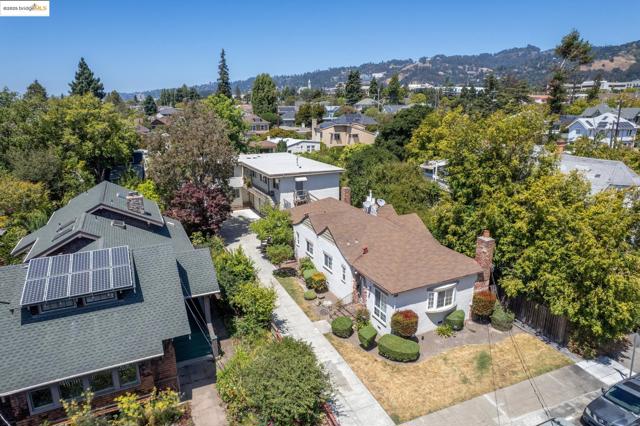 574 66th, Oakland CA: https://media.crmls.org/mediaz/dd6c0186-806e-4743-b33a-b79724082287.jpg