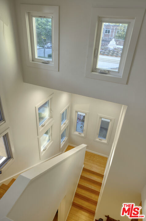 426 S Swall Drive, Beverly Hills CA: https://media.crmls.org/mediaz/dd6ca05c-f166-442b-a4d2-e9e27b227816.jpg
