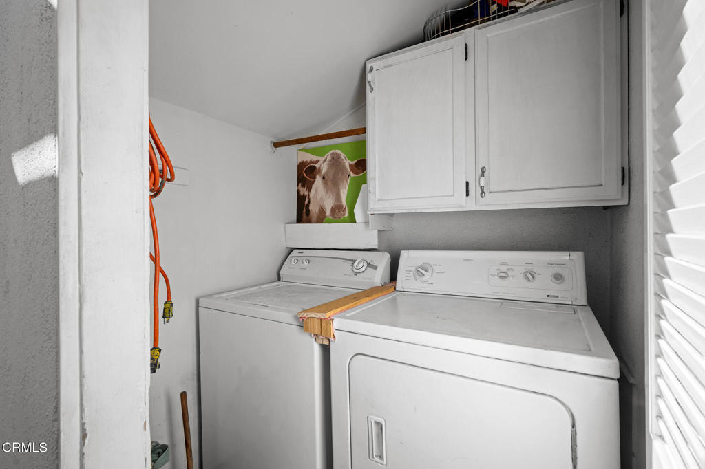https://media.crmls.org/mediaz/dd6d0fe7-51d3-4279-897a-6c7469ac892e.jpg?preset=X-Large
