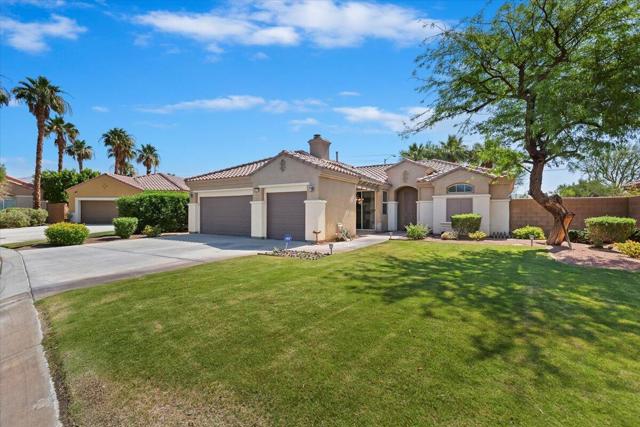 42330 Bridges Court, Indio CA: https://media.crmls.org/mediaz/dd6d55c1-3e94-4c46-9228-be66b72ac7d8.jpg