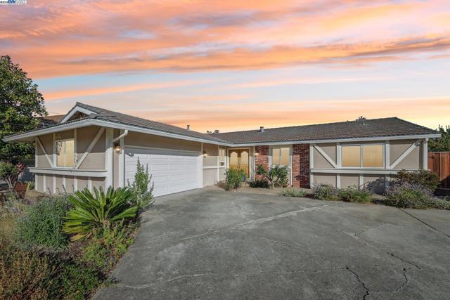 137 Cassandra Pl, San Ramon CA: https://media.crmls.org/mediaz/dd6d8586-06cf-4edf-a0f2-f627f72c27dd.jpg