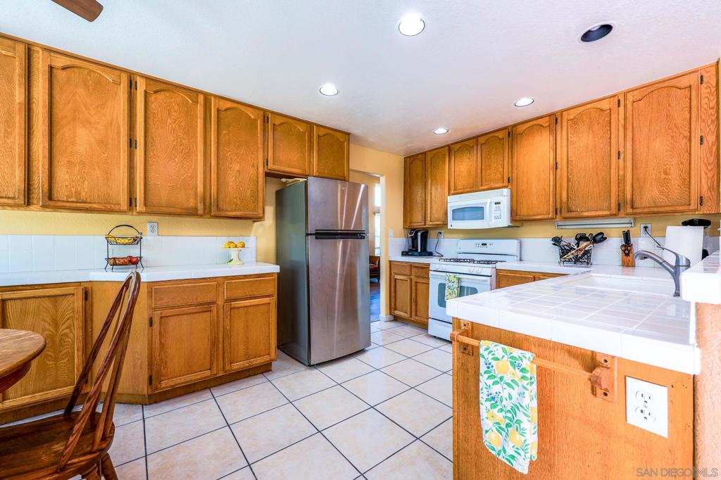 1228 Calle Ultimo - photo 7