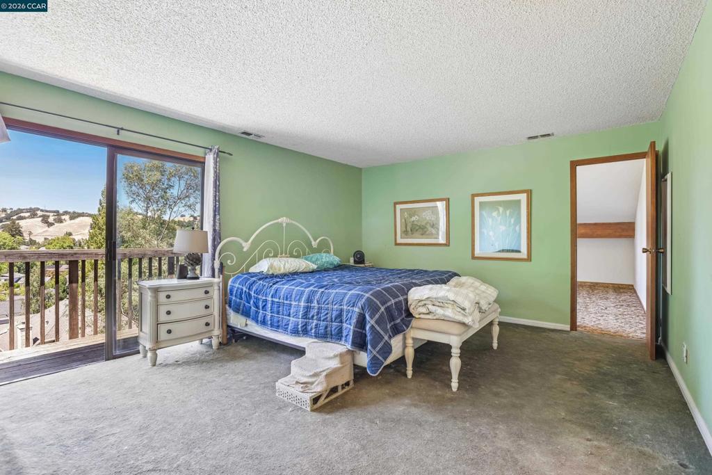https://media.crmls.org/mediaz/dd6e1f57-0d37-4abc-82ae-557e483c74c9.jpg?preset=X-Large