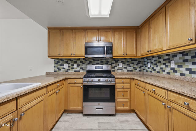 Detail Gallery Image 14 of 40 For 3016 Moonlight Park Ave, Oxnard,  CA 93036 - 3 Beds | 2/1 Baths