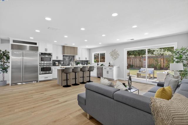 4217 Waycross Ct, Pleasanton CA: https://media.crmls.org/mediaz/dd6eed0d-8cc6-4749-ae28-caf1fabbd9e4.jpg