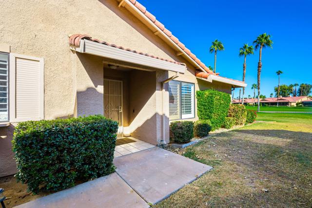 36 Maximo Way, Palm Desert CA: https://media.crmls.org/mediaz/dd6f5a83-f32c-49b3-a058-fc1d4e168332.jpg