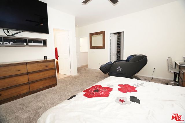 9009 S Calvin Way, Inglewood CA: https://media.crmls.org/mediaz/dd6f6fb1-c602-4995-8db6-474fbb51396e.jpg