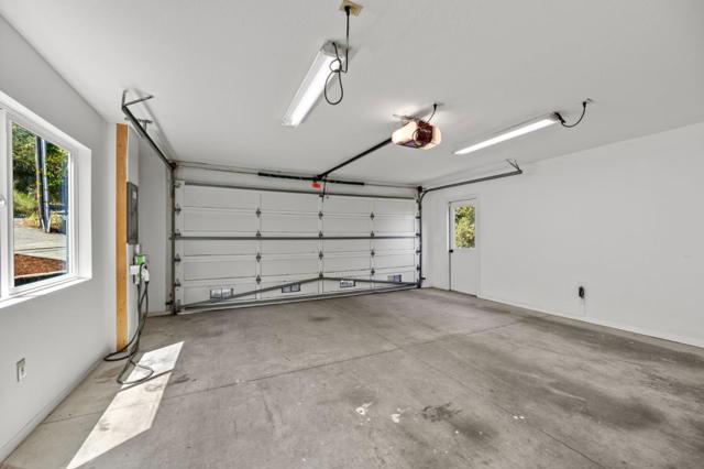 3554 Oak Knoll Drive, Redwood City CA: https://media.crmls.org/mediaz/dd6fe514-a03b-4d03-b836-52f78bd0b685.jpg