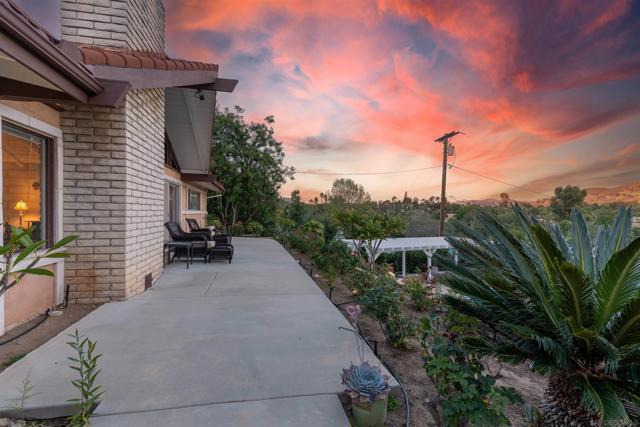 732 Hamilton Lane, Fallbrook CA: https://media.crmls.org/mediaz/dd7085f5-ab01-41d3-9efd-0700add71709.jpg