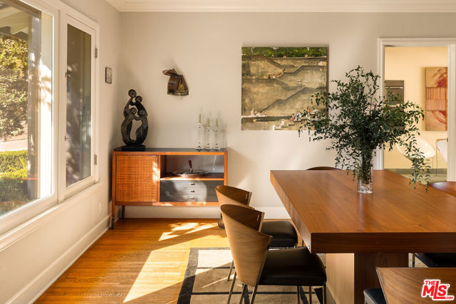 3818 Hollyline Avenue, Sherman Oaks CA: https://media.crmls.org/mediaz/dd70ff0b-582a-445a-860f-7b0144235a51.jpg