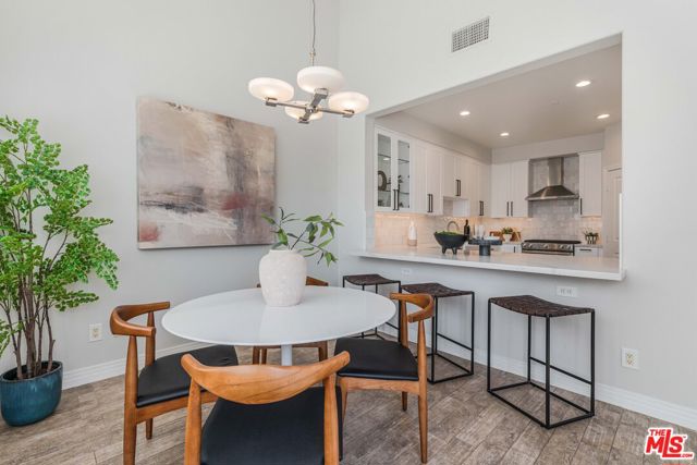 7100 Playa Vista Drive, Playa Vista CA: https://media.crmls.org/mediaz/dd715154-7bb2-458d-9860-572a715a6738.jpg