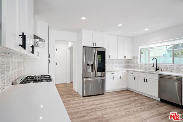 5614 Ponce Avenue, Woodland Hills CA: https://media.crmls.org/mediaz/dd720915-d8cc-42b3-bb8b-8759158ff502.jpg