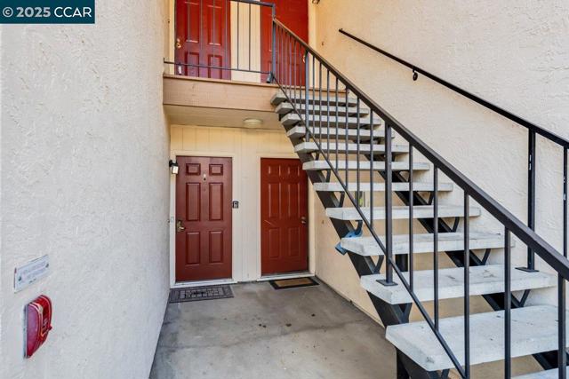 5050 Valley Crest Dr, Concord CA: https://media.crmls.org/mediaz/dd72351c-39a2-4256-ba68-84ce309181ec.jpg