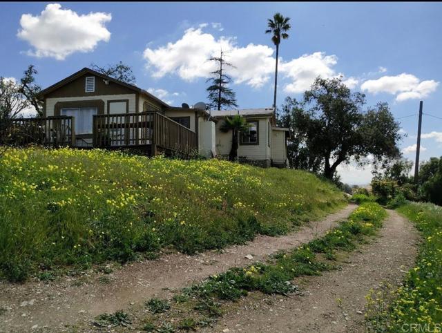 1320 RICHLAND RD, San Marcos CA: https://media.crmls.org/mediaz/dd727ea4-0757-4081-8142-37c21c8cdbff.jpg