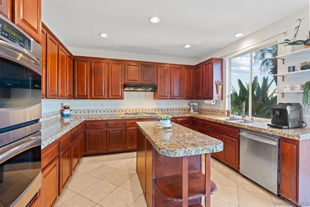 1664 Sagewood Way, San Marcos CA: https://media.crmls.org/mediaz/dd72c1f1-ef39-41f1-840b-26a6a18eda6e.jpg