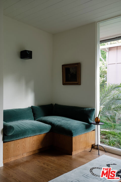 8945 Wonderland Park Avenue, Los Angeles CA: https://media.crmls.org/mediaz/dd732e77-0dbf-435b-b5c8-842e23d75429.jpg
