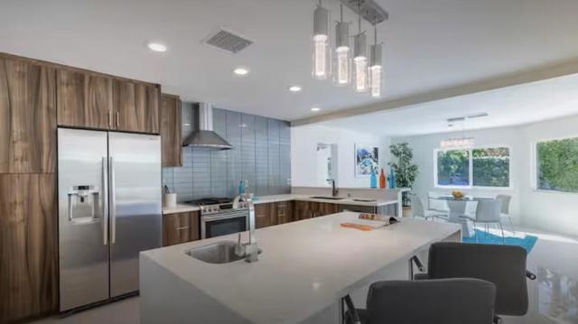 1375 S Calle Rolph, Palm Springs CA: https://media.crmls.org/mediaz/dd7334fc-082e-44c8-a7bf-6c21a411331b.jpg