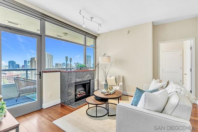 700 W E St, San Diego CA: https://media.crmls.org/mediaz/dd7386a9-869f-4ff0-8740-ab773231237f.jpg