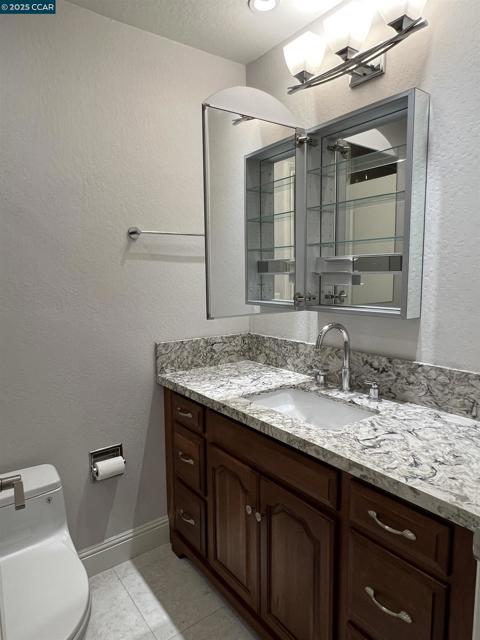 2562 Walnut Blvd, Walnut Creek CA: https://media.crmls.org/mediaz/dd73cf22-15d2-447d-9e9f-1740292fa1a5.jpg