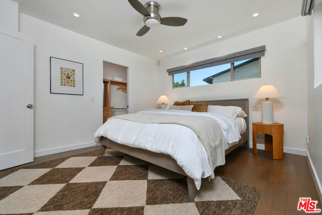 3471 Woodcliff Road, Sherman Oaks CA: https://media.crmls.org/mediaz/dd751cde-71ed-4e6e-b8db-10d7151f8b25.jpg