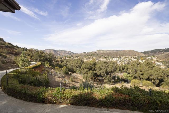 29531 Gordon Hill Road, Valley Center CA: https://media.crmls.org/mediaz/dd7530bd-66ce-47e3-a931-bddf78490955.jpg