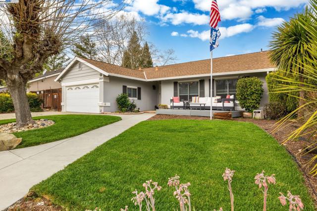 2889 Biddleford Drive, San Ramon CA: https://media.crmls.org/mediaz/dd755736-4e50-46d4-9c2c-a5669609f424.jpg