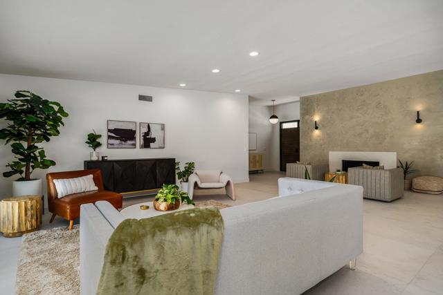 48335 Alan Circle, Palm Desert CA: https://media.crmls.org/mediaz/dd75cd60-ce10-4e0b-9881-e59d33057719.jpg