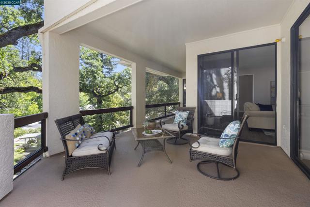 1285 Avenida Sevilla, Walnut Creek CA: https://media.crmls.org/mediaz/dd75fae8-fbba-48cb-8242-354132f0fc8a.jpg