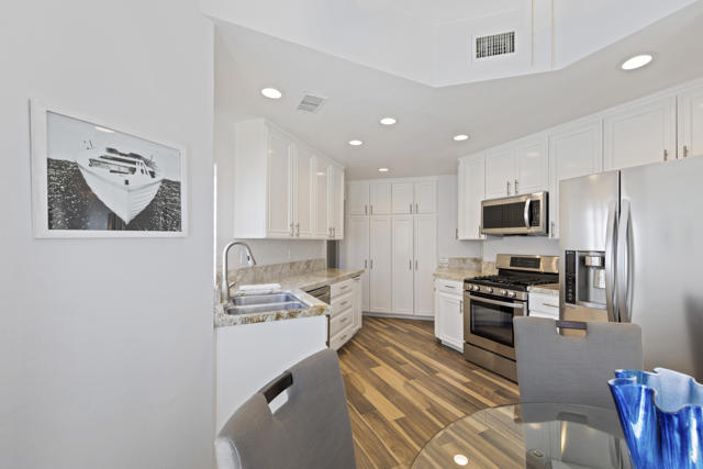 105 Brandigo Circle, Palm Desert CA: https://media.crmls.org/mediaz/dd760845-4145-4a9e-934d-6886eaa33030.jpg