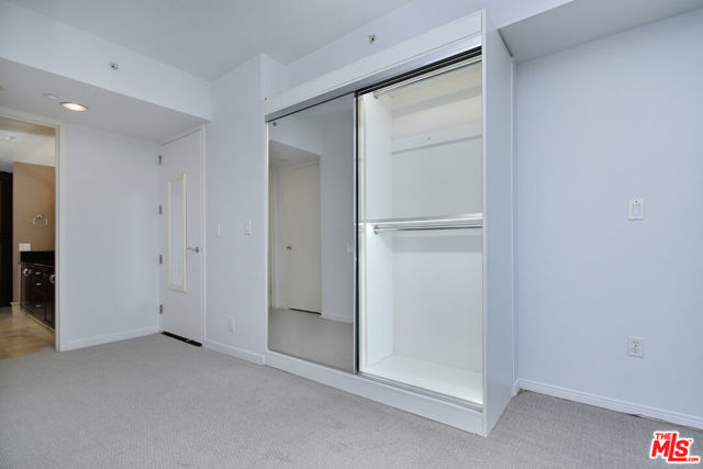 10520 Wilshire Boulevard, Los Angeles CA: https://media.crmls.org/mediaz/dd763c87-0f87-4f2f-bdc4-13dcae90173b.jpg