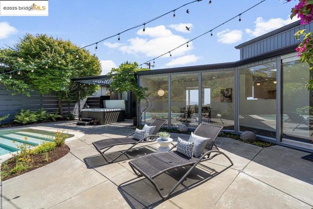 8715 Don Carol Drive, El Cerrito CA: https://media.crmls.org/mediaz/dd76797a-29f8-486b-9312-32e43bae9640.jpg