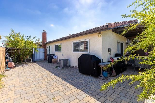 2412 Teaberry Glen, Escondido CA: https://media.crmls.org/mediaz/dd76b328-e599-4329-ac2b-969c5f765215.jpg