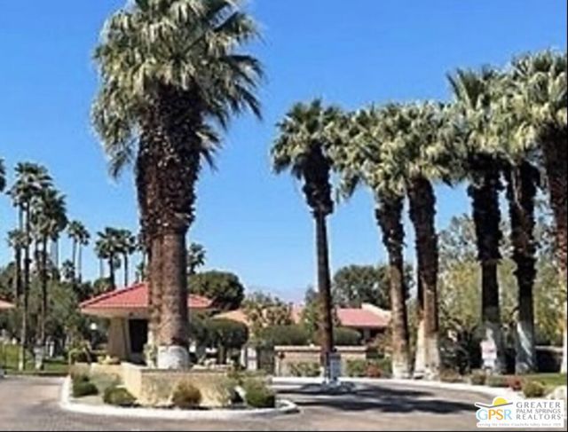 751 N Los Felices Circle, Palm Springs CA: https://media.crmls.org/mediaz/dd77519f-b15a-4a0a-a5f0-b12470a0bd00.jpg