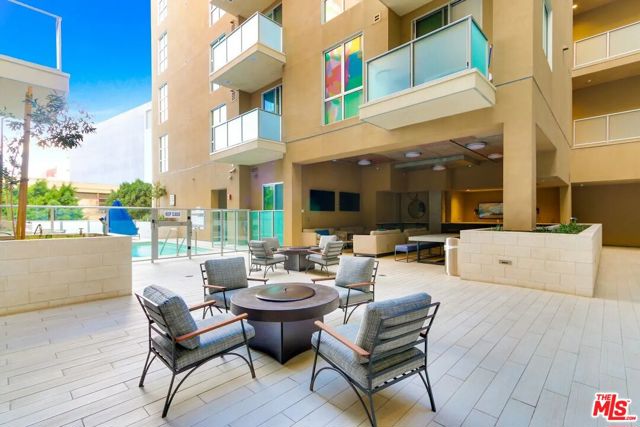 1249 S Grand Avenue, Los Angeles CA: https://media.crmls.org/mediaz/dd778755-5ab7-493e-99c3-535e7f87001e.jpg