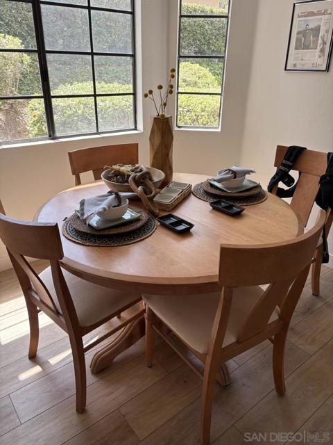 3514 Somerset Way, Carlsbad CA: https://media.crmls.org/mediaz/dd77e5fa-6e52-466e-9dd9-a07937729447.jpg