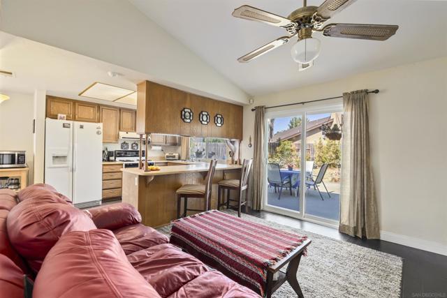 1247 Armstrong Cir, Escondido CA: https://media.crmls.org/mediaz/dd7806c8-4d0c-4af4-96a9-ef470331edb1.jpg