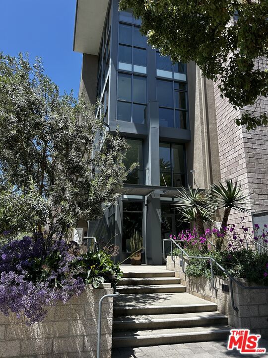 13045 Pacific, Los Angeles CA: https://media.crmls.org/mediaz/dd780eda-08f7-4782-9314-5bf369072717.jpg