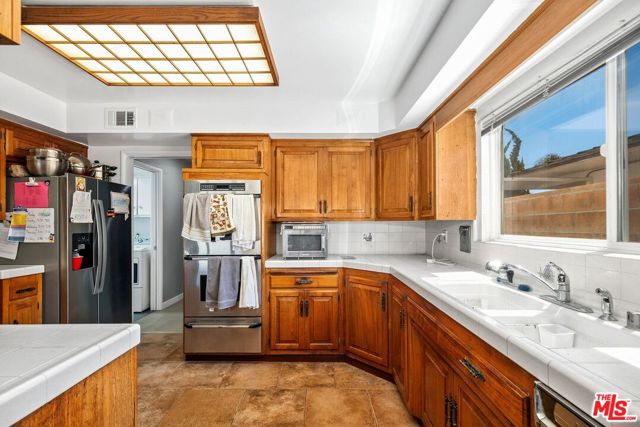 6505 S Halm Avenue, Los Angeles CA: https://media.crmls.org/mediaz/dd783f6c-696a-4b2e-8da1-05f310837b6e.jpg
