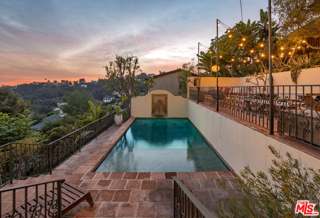 2820 Westshire Drive, Los Angeles CA: https://media.crmls.org/mediaz/dd78b965-62e6-4ddc-93ed-f19d16564a15.jpg